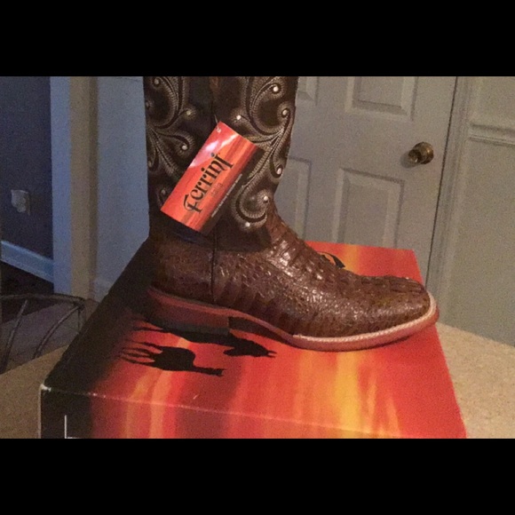 Men’s Boots - Picture 2 of 2